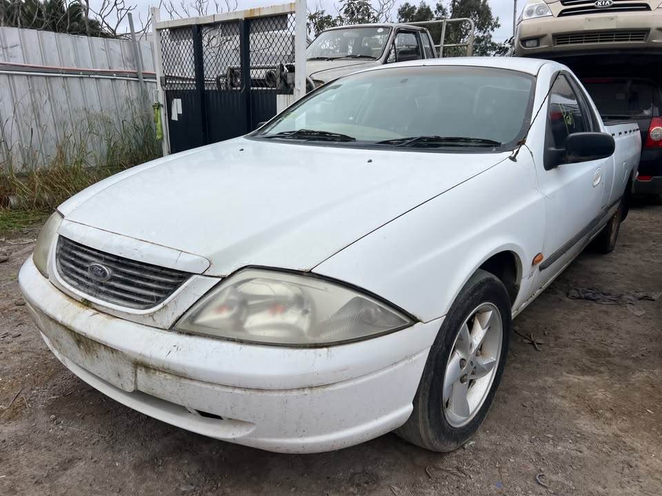 Wrecking Ford Falcon at Oziwreckes adelaide